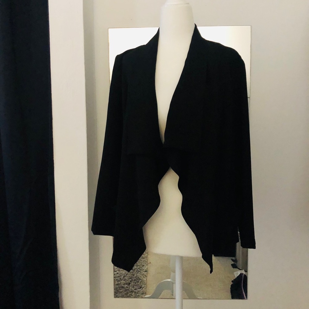 H&M flowy lightweight black blazer with pockets